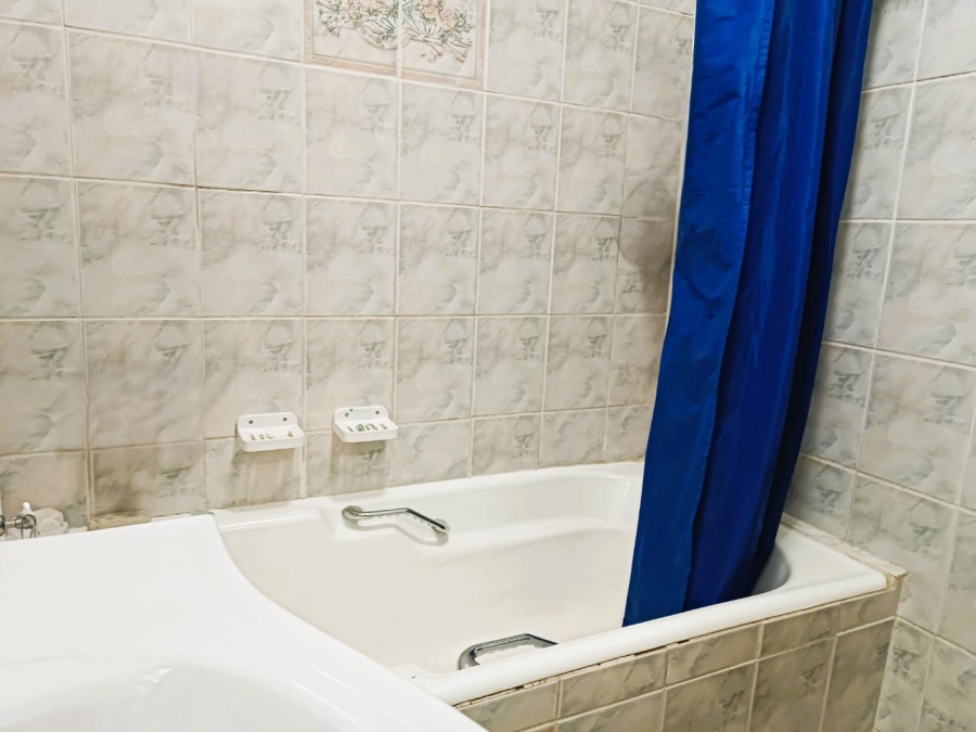 4 Bedroom Property for Sale in Generaal De Wet Free State